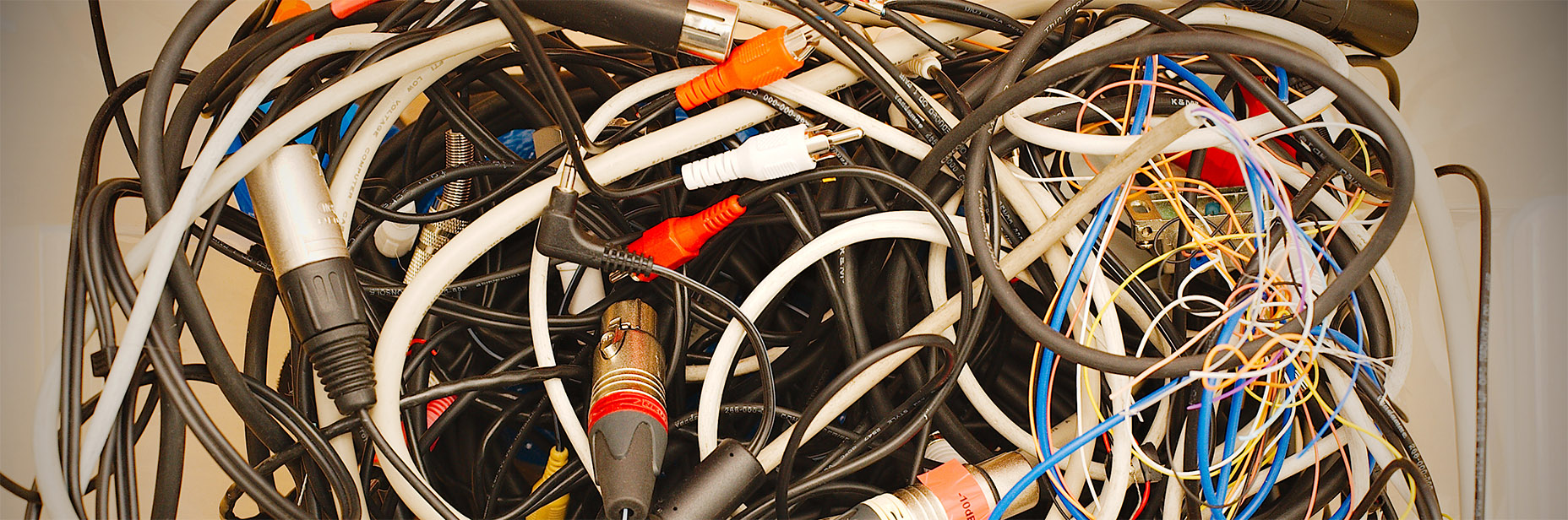 Disorganised bundle of audio cables